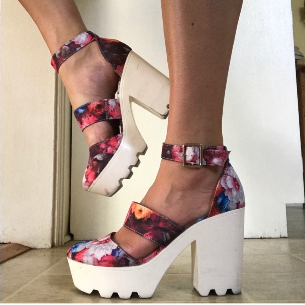 ISO JustFab Sakura Floral Heels DO NOT BUY!!!